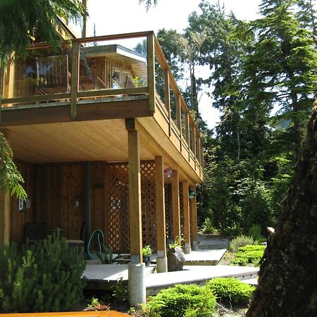 Reef Point Oceanfront Bed And Breakfast Ucluelet Exterior photo