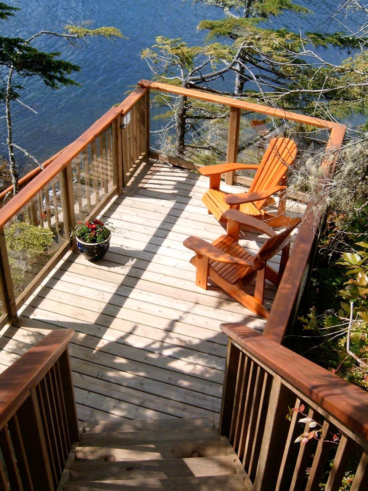 Reef Point Oceanfront Bed And Breakfast Ucluelet Exterior photo