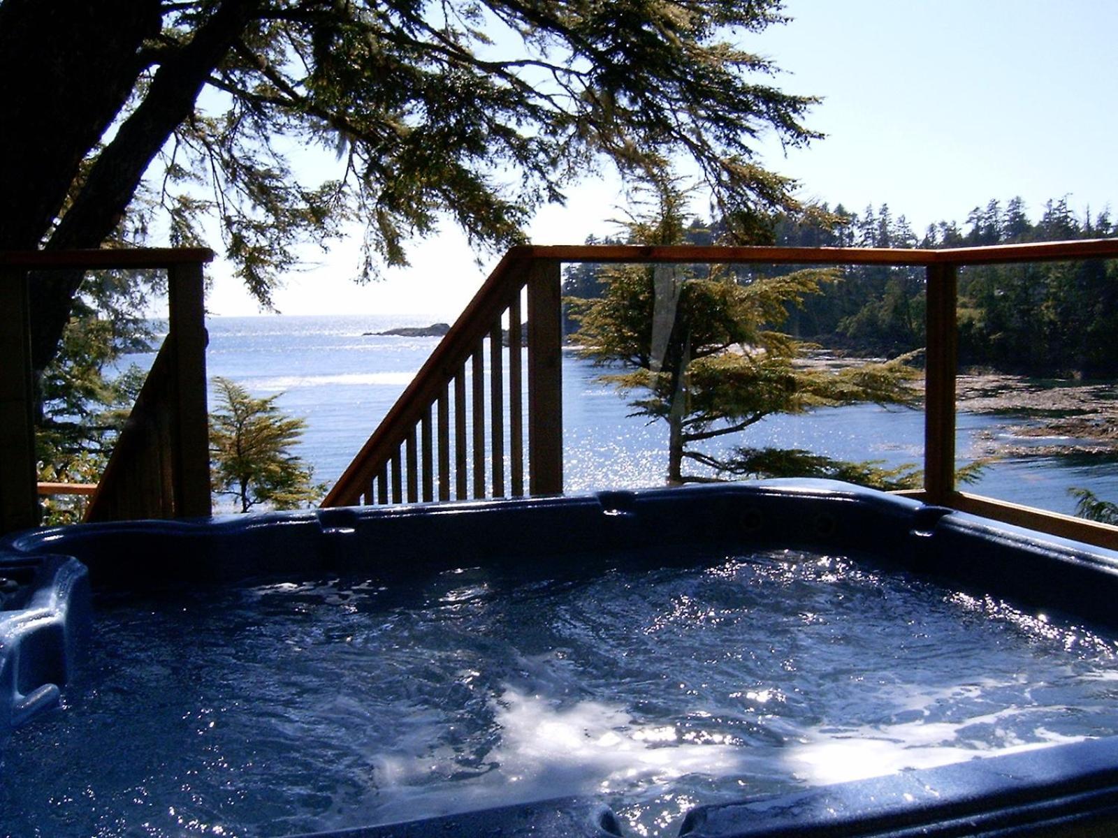 Reef Point Oceanfront Bed And Breakfast Ucluelet Exterior photo