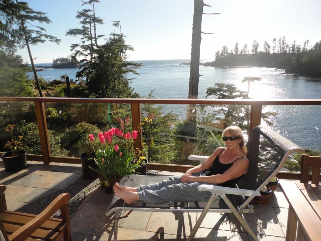 Reef Point Oceanfront Bed And Breakfast Ucluelet Room photo