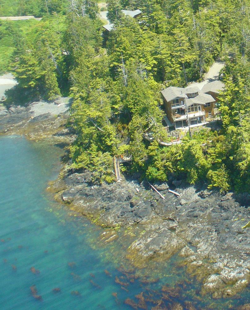 Reef Point Oceanfront Bed And Breakfast Ucluelet Exterior photo