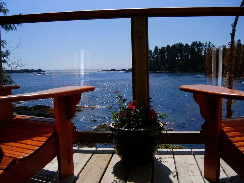 Reef Point Oceanfront Bed And Breakfast Ucluelet Exterior photo