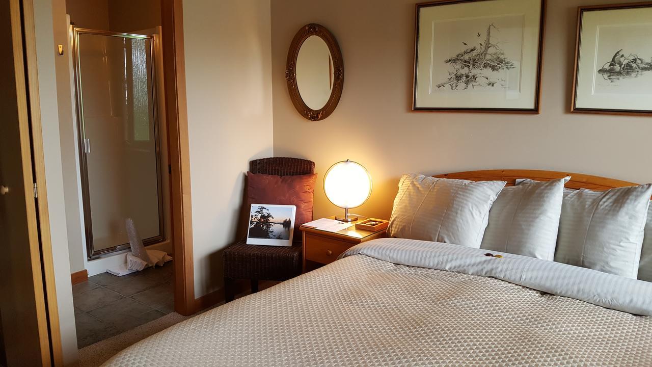 Reef Point Oceanfront Bed And Breakfast Ucluelet Exterior photo
