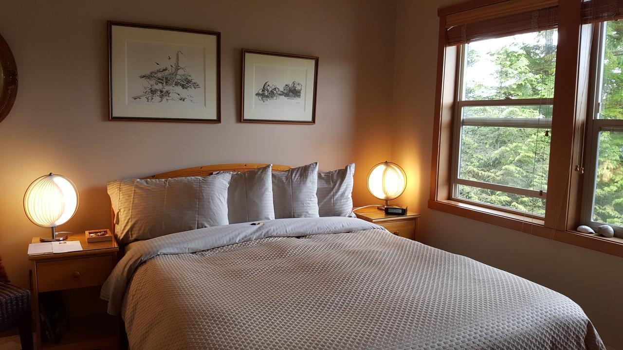 Reef Point Oceanfront Bed And Breakfast Ucluelet Exterior photo