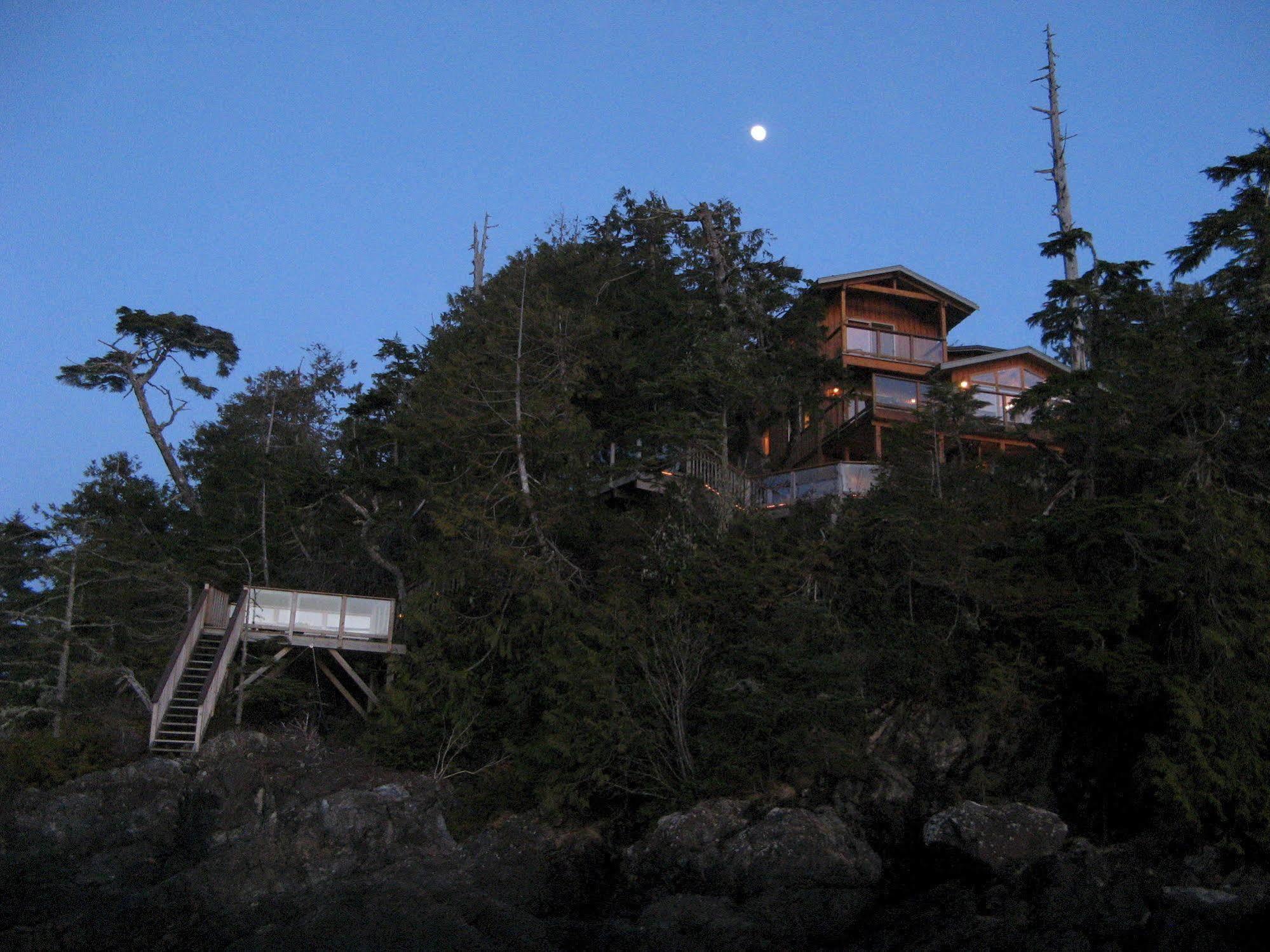 Reef Point Oceanfront Bed And Breakfast Ucluelet Exterior photo
