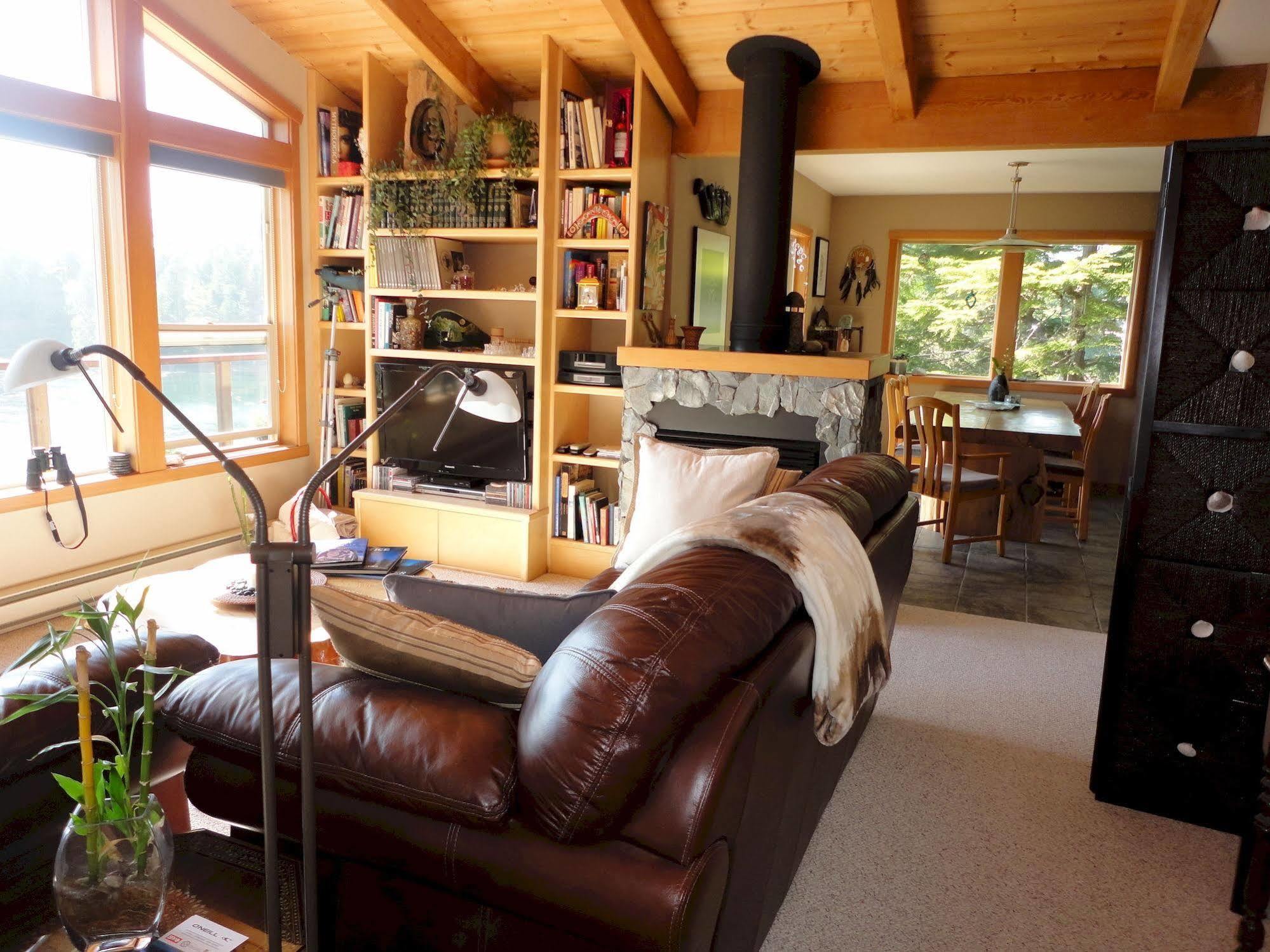 Reef Point Oceanfront Bed And Breakfast Ucluelet Exterior photo