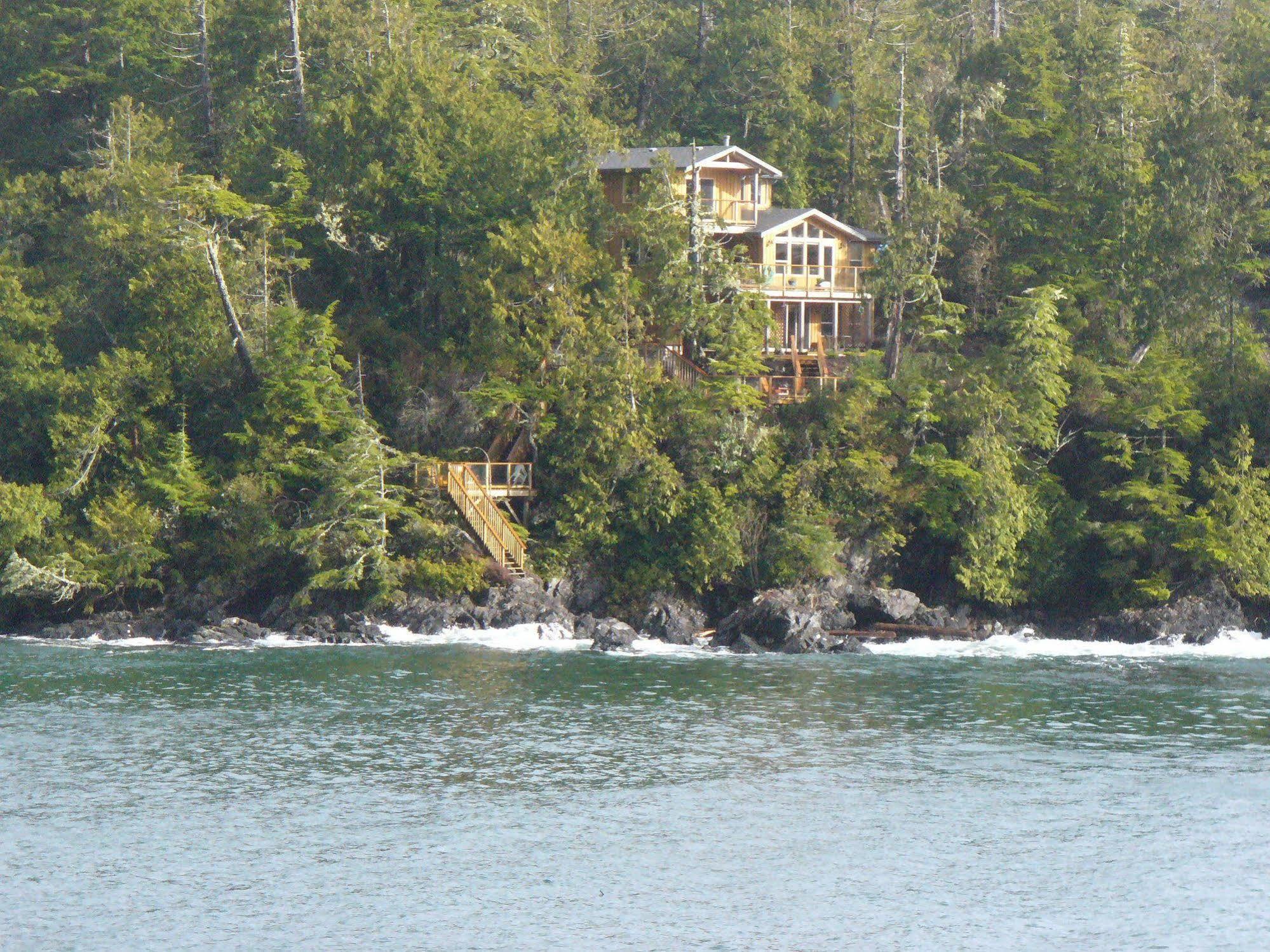Reef Point Oceanfront Bed And Breakfast Ucluelet Exterior photo